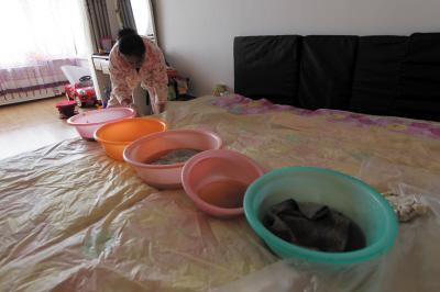 永清楼上漏水，住户失联，小区没物管，业主维权难！律师来支招……